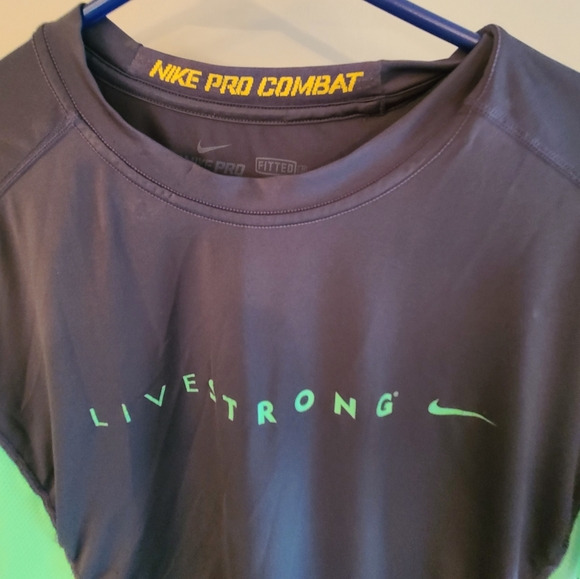 Nike fitted men's tee shirt. M. EUC. - Picture 2 of 8